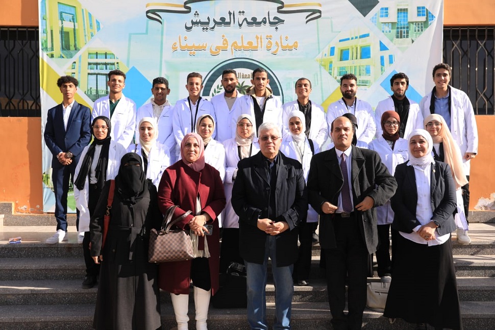 وزير التعليم العالي يعقد اجتماعًا موسعًا مع الكوادر الطبية بالمستشفيات الجامعية بجامعة العريش