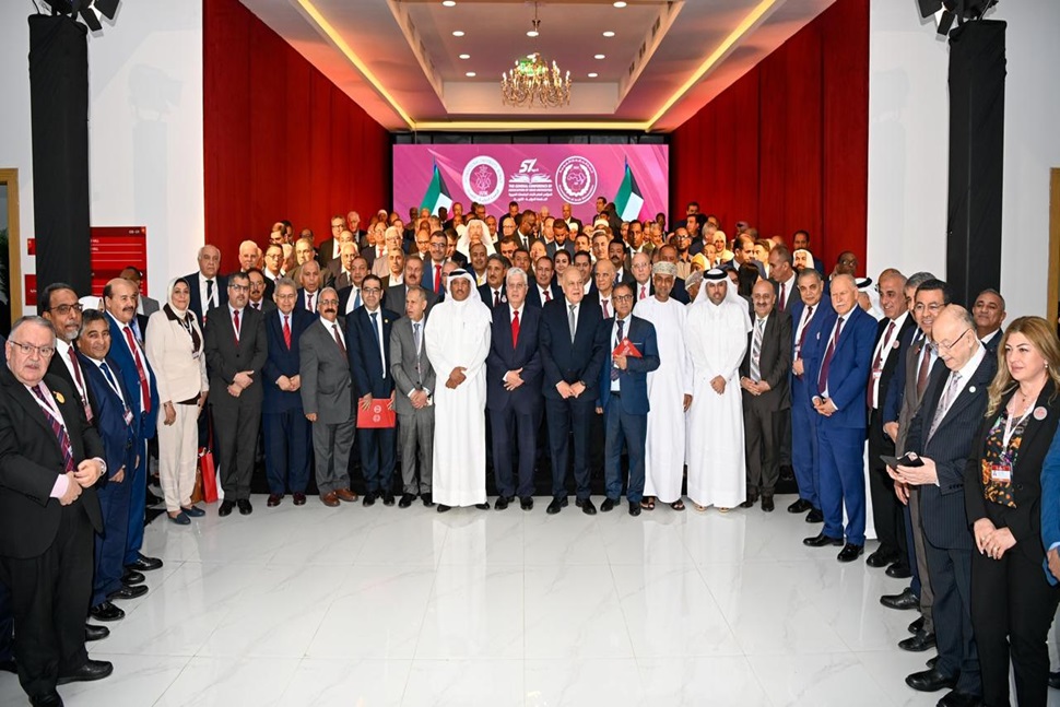 وزير التعليم العالي والبحث العلمي يشارك في افتتاح الدورة السابعة والخمسين للمؤتمر العام لاتحاد الجامعات العربية بالكويت