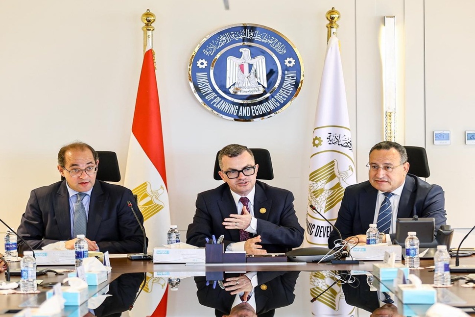 في اجتماع تنسيقي بين وزارات «التخطيط والتنمية الاقتصادية» و«التعليم العالي»و«المالية» : بحث دعم الجامعات وتعزيز دور مؤسسات التعليم العالي في تحقيق التنمية الشاملة