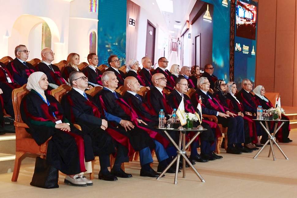 وزير التعليم العالي ورئيس جامعة عين شمس يفتتحان المؤتمر الدولي الرابع عشر لجامعة عين شمس تحت شعار «الجامعات قاطرات للتنمية الوطنية… نحو الابتكار والنمو الاقتصادي المستدام»