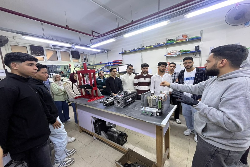 وزير التعليم العالي يستعرض تقريرًا حول أداء الجامعات التكنولوجية