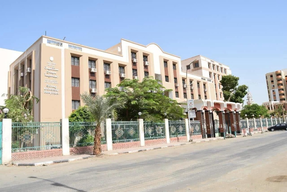 نجاح استئصال ورم نادر بالبنكرياس يزن أكثر من 15 كيلوجرامًا بمستشفيات جامعة سوهاج