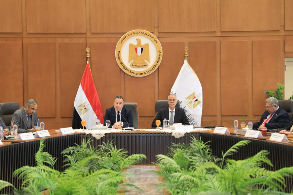 وزير التعليم العالي يترأس اجتماع مجلس الجامعات الخاصة بمقر الوزارة بالعاصمة الجديدة 