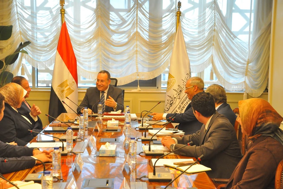 وزير التعليم العالي يعقد اجتماعًا مع رئيس الجهاز المصري للملكية الفكرية لبحث سبل تعزيز التعاون المشترك
