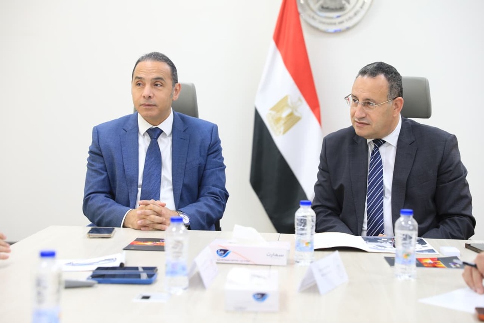 وزير التعليم العالي يبحث مع رئيس الرقابة المالية آليات نشر الثقافة المالية لطلاب الجامعات وفرص الاستفادة من الأنشطة غير المصرفية
