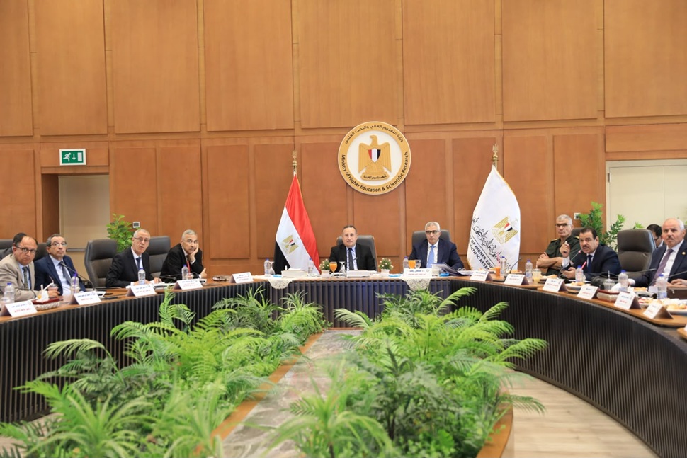 وزير التعليم العالي يترأس اجتماع المجلس الأعلى للجامعات بمقر الوزارة بالعاصمة الجديدة 