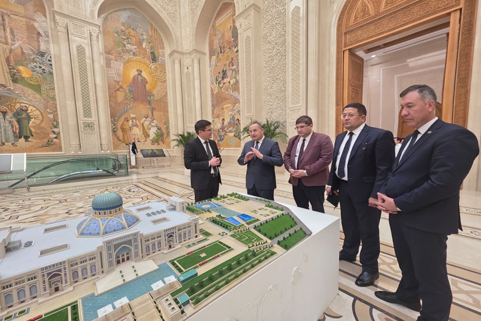 وزير التعليم العالي يتفقد مركز الحضارة الإسلامية في أوزبكستان ويبحث مع نظيره الأوزبكي تعزيز التعاون العلمي والجامعي بين مصر وأوزبكستان